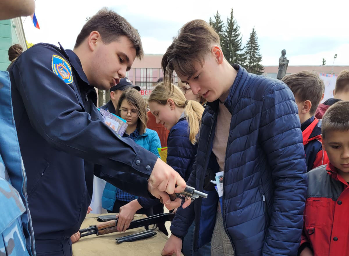 Колледжей двери. АНО по Смоленский колледж права и туризма. День открытых дверей полицейского колледжа Смоленска 2022. День открытых дверей в it колледже баннер.